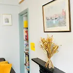 The Old Locksmith Cottage, 3 - Bed, Sleeps 6, Pets Welcome