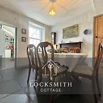 펜션 The Old Locksmith Cottage, 3 - Bed, Sleeps 6, Pets Welcome