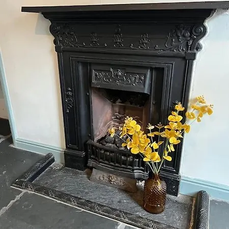 The Old Locksmith Cottage, 3 - Bed, Sleeps 6, Pets Welcome Ulverston