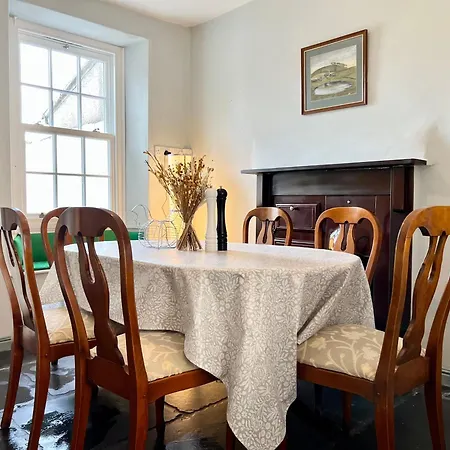 The Old Locksmith Cottage, 3 - Bed, Sleeps 6, Pets Welcome Ulverston