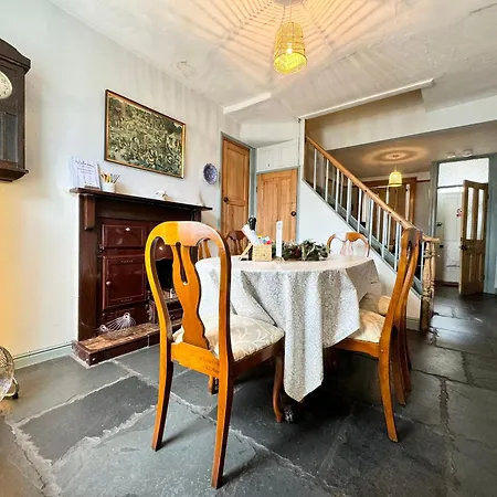 The Old Locksmith Cottage, 3 - Bed, Sleeps 6, Pets Welcome 울버스톤