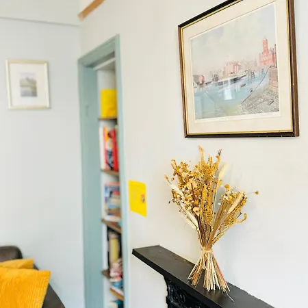 The Old Locksmith Cottage, 3 - Bed, Sleeps 6, Pets Welcome