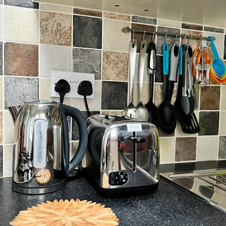 The Old Locksmith Cottage, 3 - Bed, Sleeps 6, Pets Welcome Ulverston