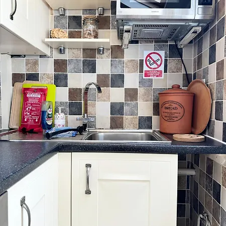 The Old Locksmith Cottage, 3 - Bed, Sleeps 6, Pets Welcome * Ulverston