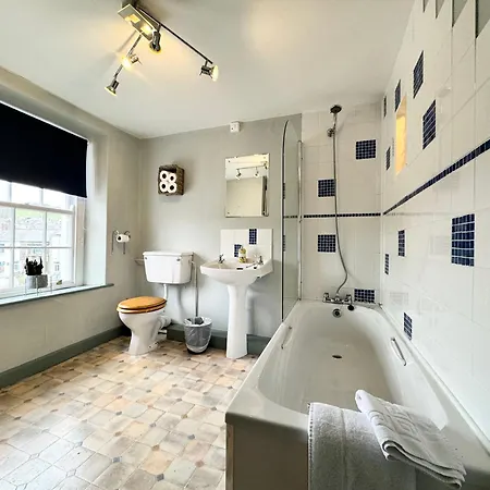 The Old Locksmith Cottage, 3 - Bed, Sleeps 6, Pets Welcome