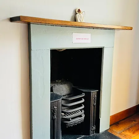 The Old Locksmith Cottage, 3 - Bed, Sleeps 6, Pets Welcome